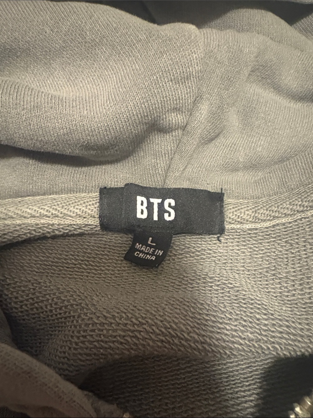 BTS - ARIRANG Tour Hoodie - size Large - Picture 3 of 5
